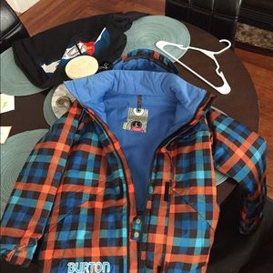 Burton skiing/snowboard jacket. Size Boys L (16)